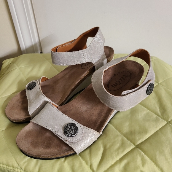 Täōs Wedge Sandals Silver - Picture 2 of 10